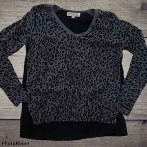 2/$10 Loft leopard print v neck
